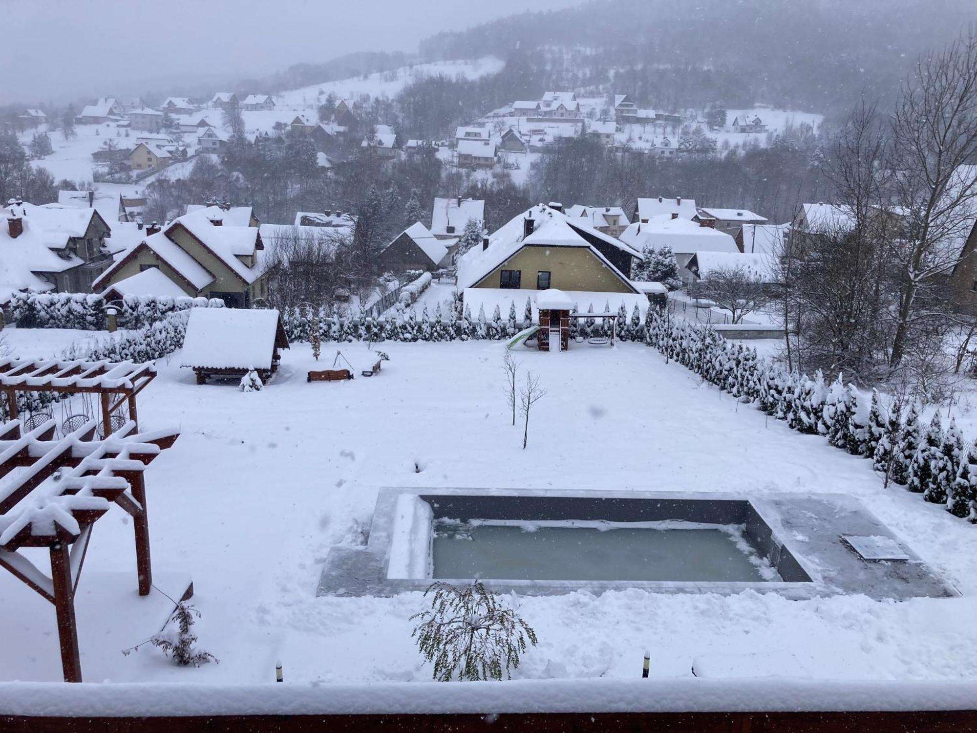 Apartamenty Black Lion Pcim Kültér fotó