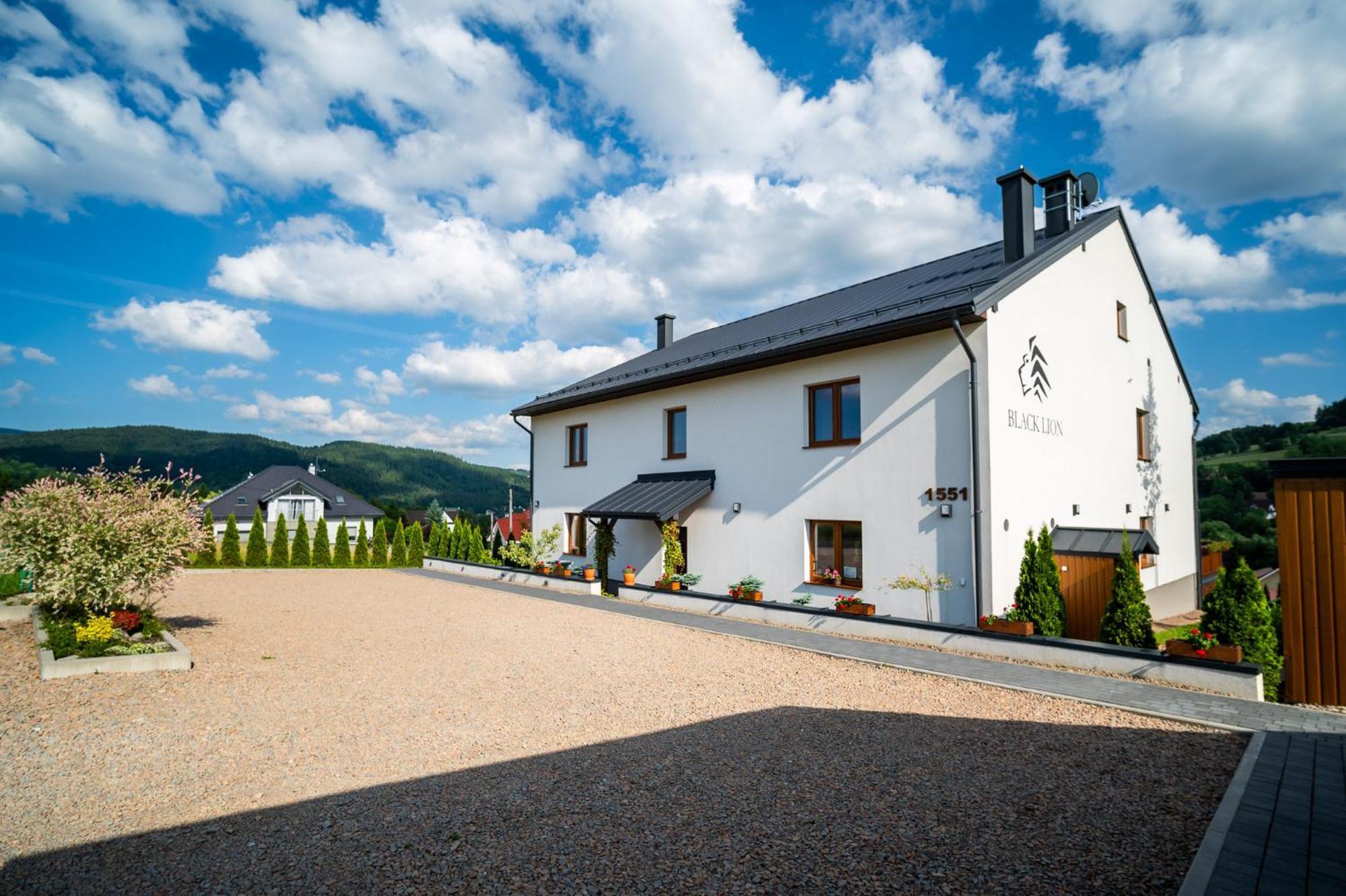 Apartamenty Black Lion Pcim Kültér fotó